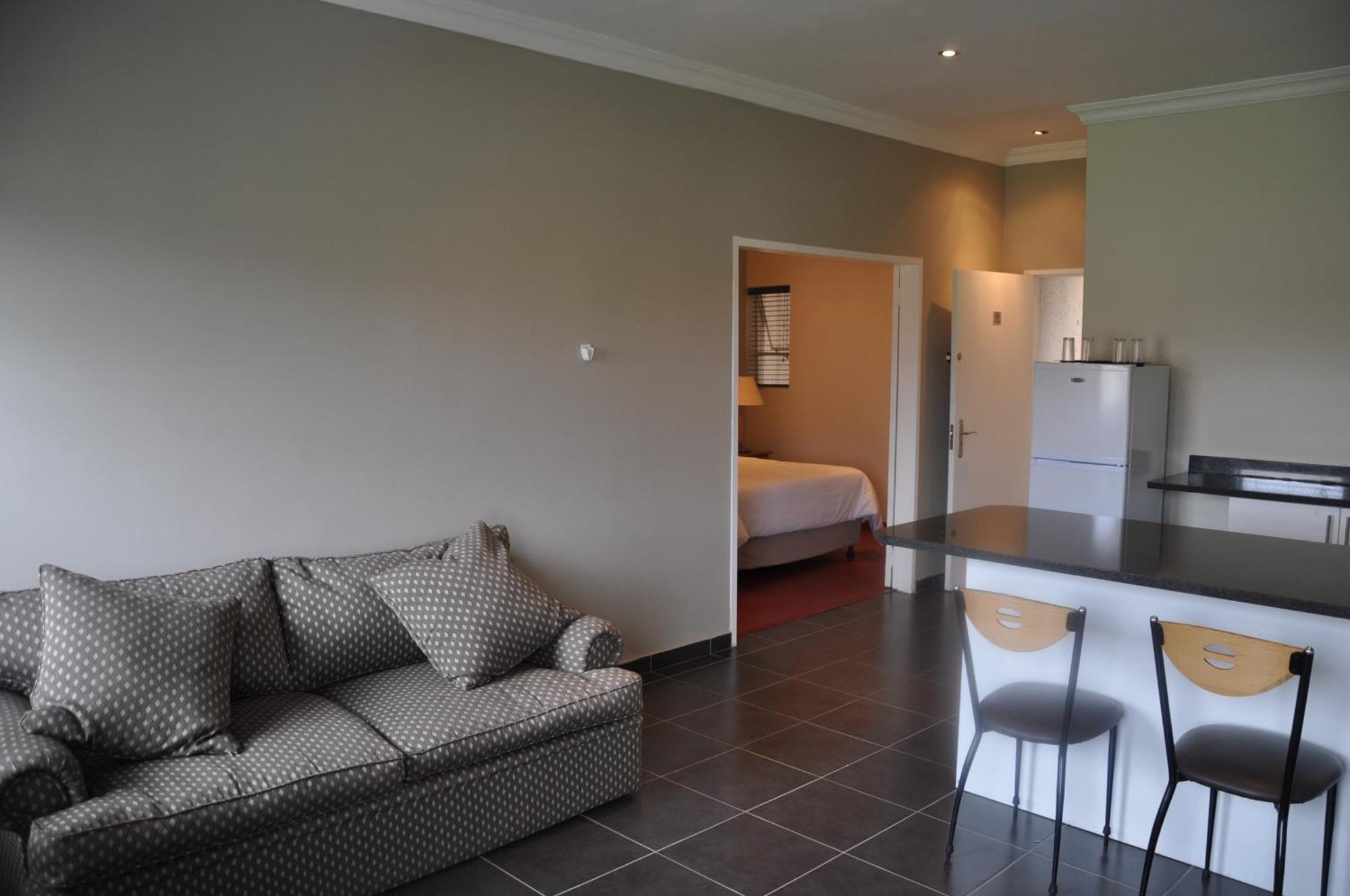 Vetho 2 Apartments Or Tambo Airport Kempton Park Esterno foto