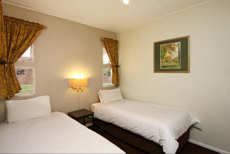Vetho 2 Apartments Or Tambo Airport Kempton Park Esterno foto
