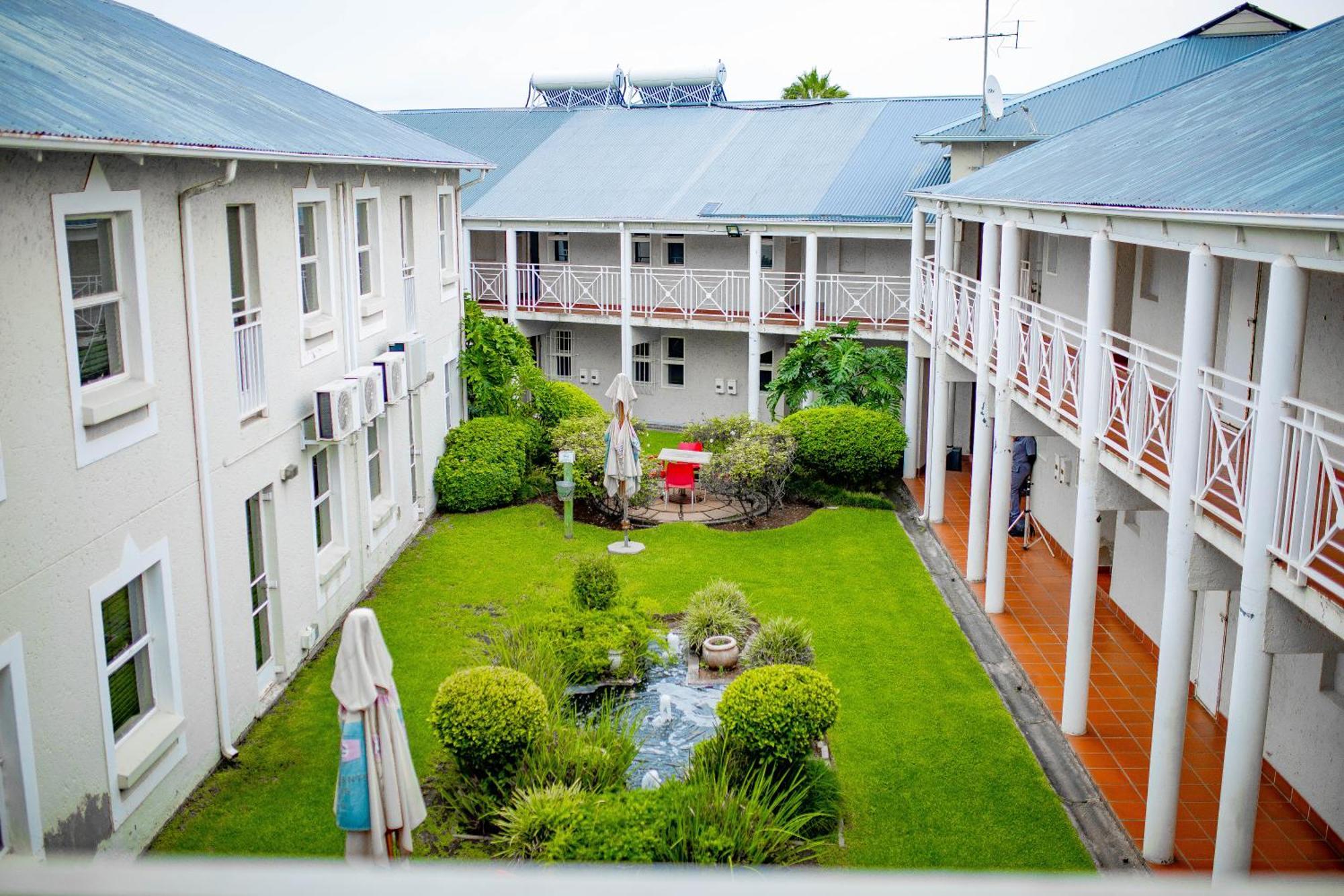 Vetho 2 Apartments Or Tambo Airport Kempton Park Esterno foto