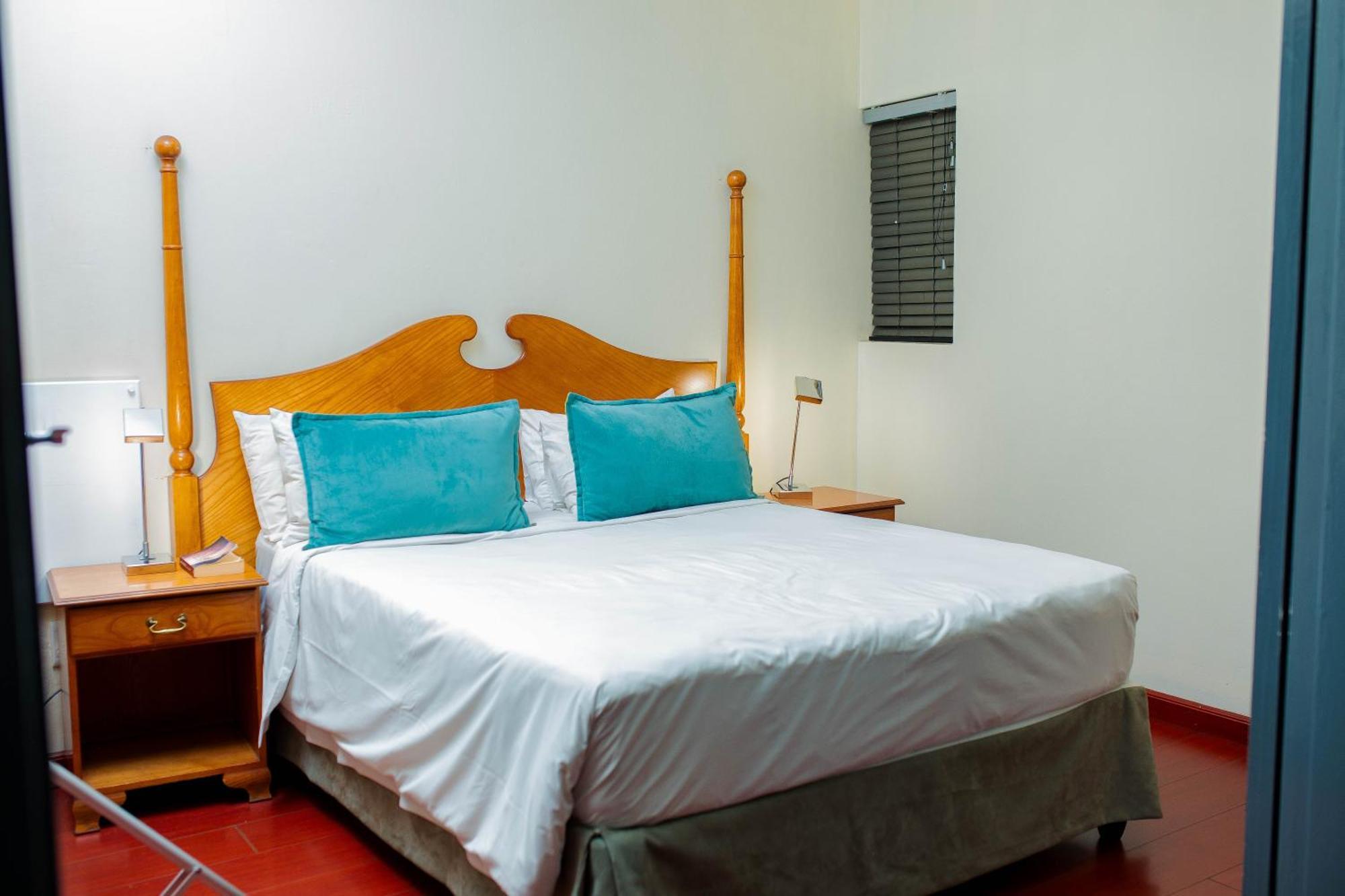 Vetho 2 Apartments Or Tambo Airport Kempton Park Esterno foto