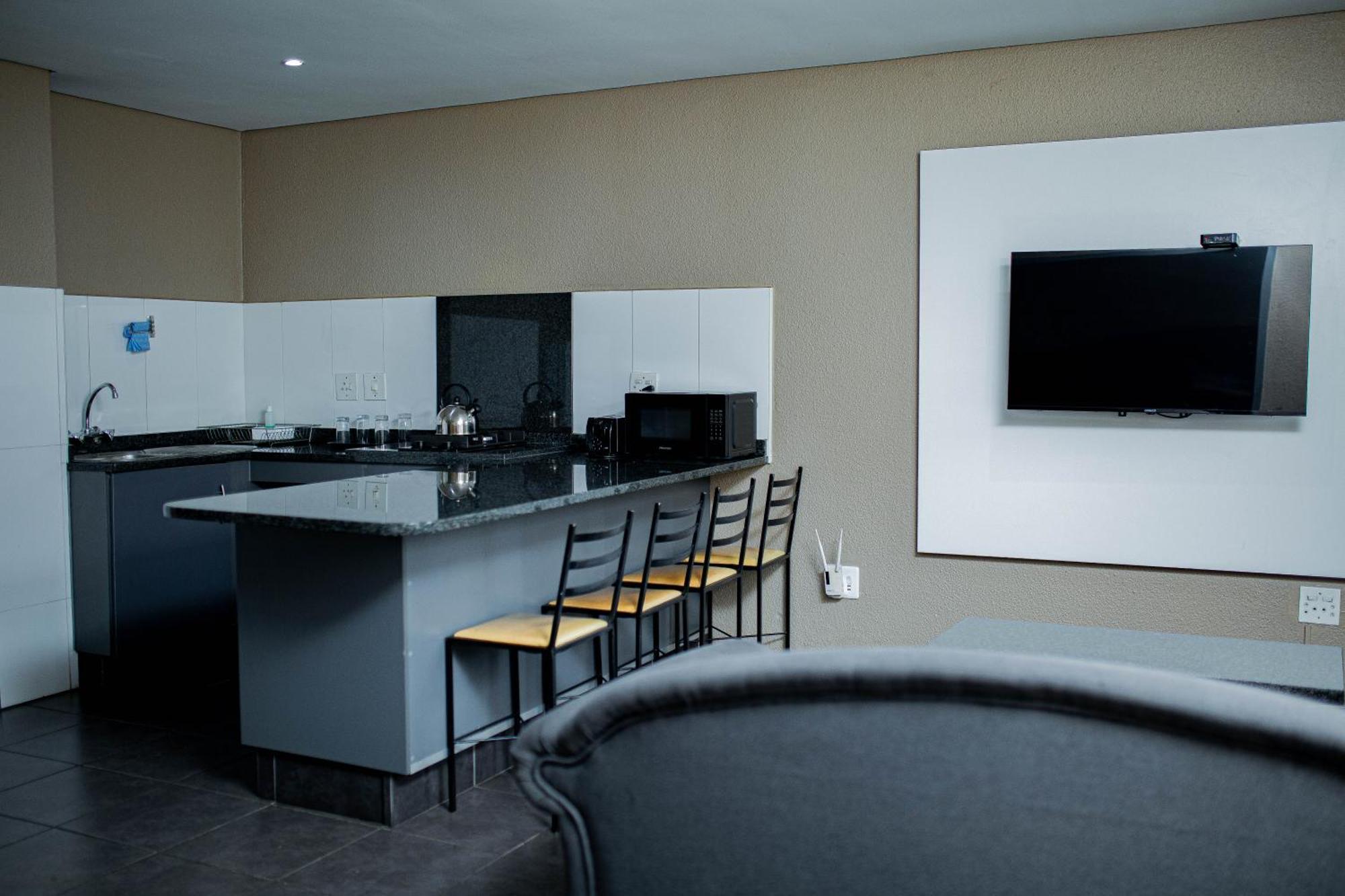 Vetho 2 Apartments Or Tambo Airport Kempton Park Esterno foto