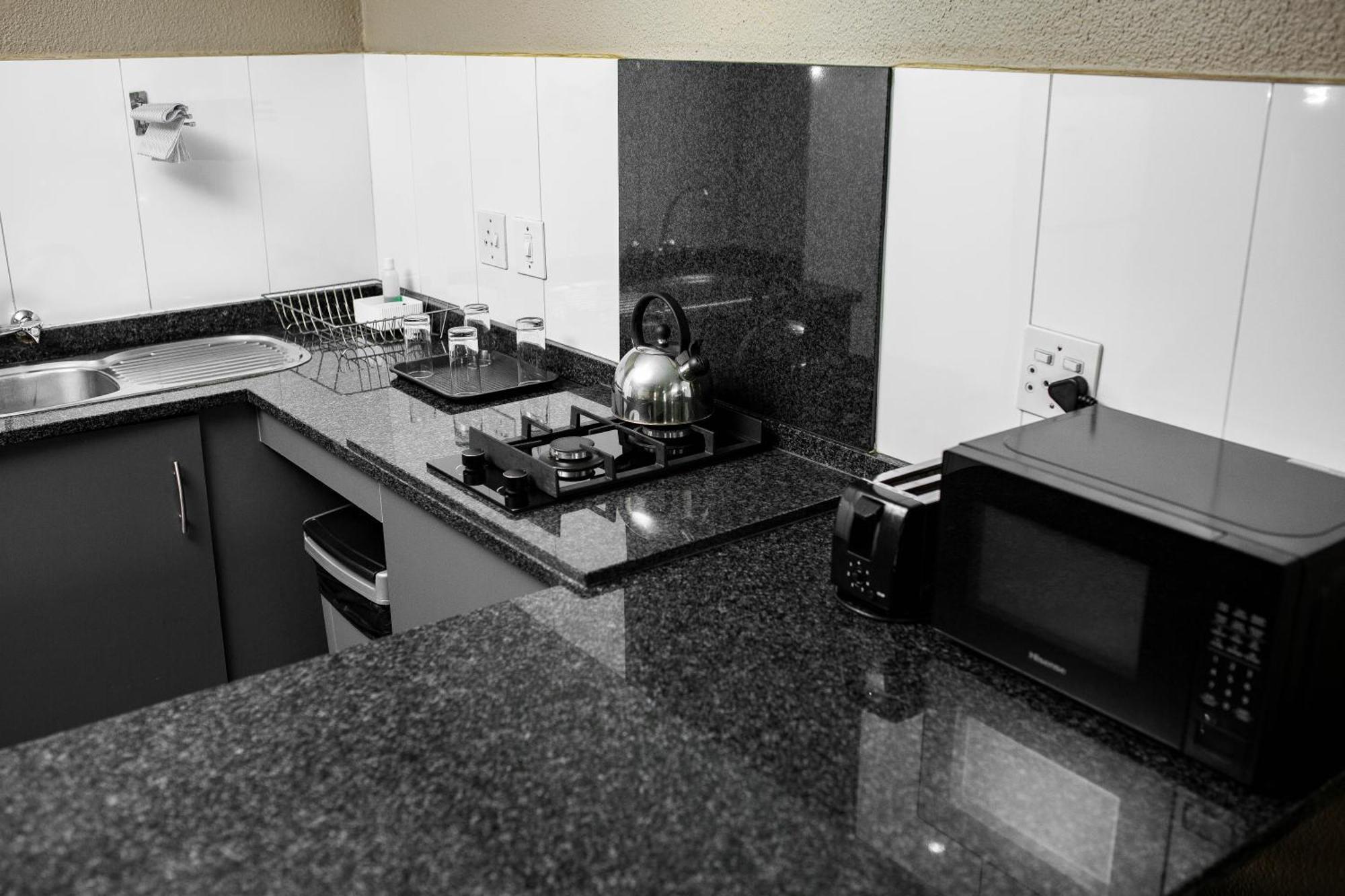 Vetho 2 Apartments Or Tambo Airport Kempton Park Esterno foto
