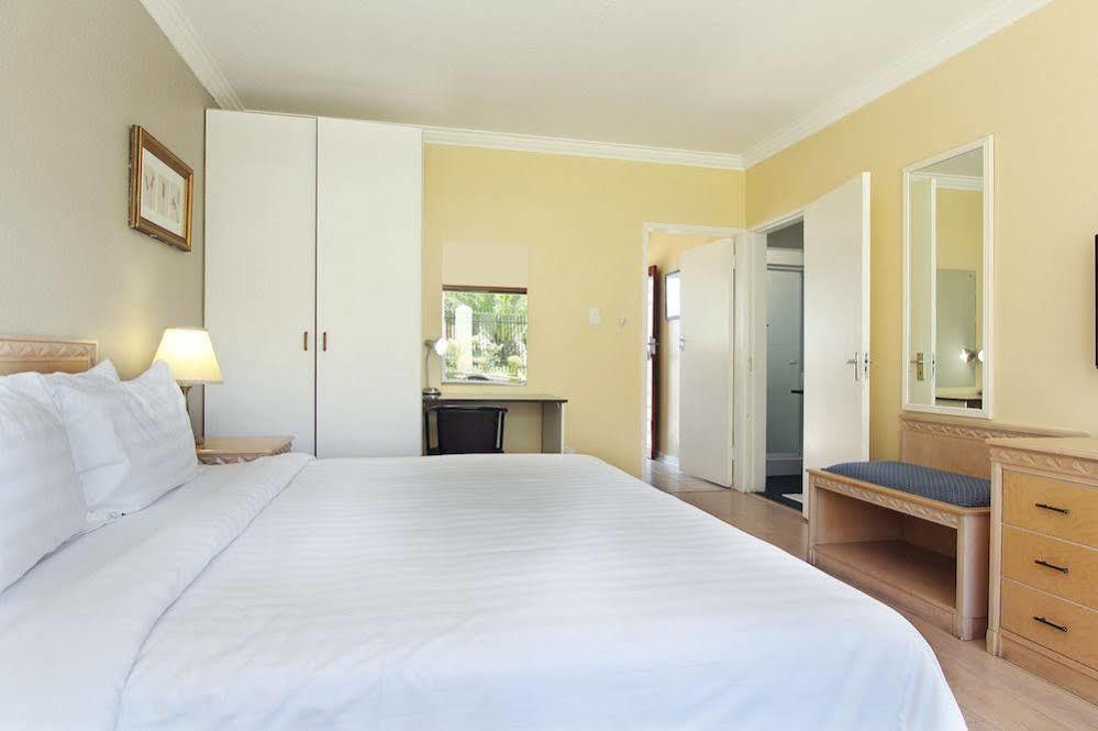 Vetho 2 Apartments Or Tambo Airport Kempton Park Esterno foto