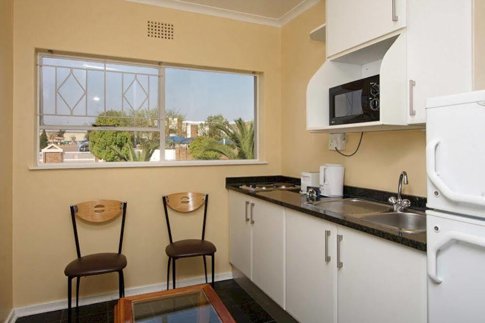 Vetho 2 Apartments Or Tambo Airport Kempton Park Esterno foto
