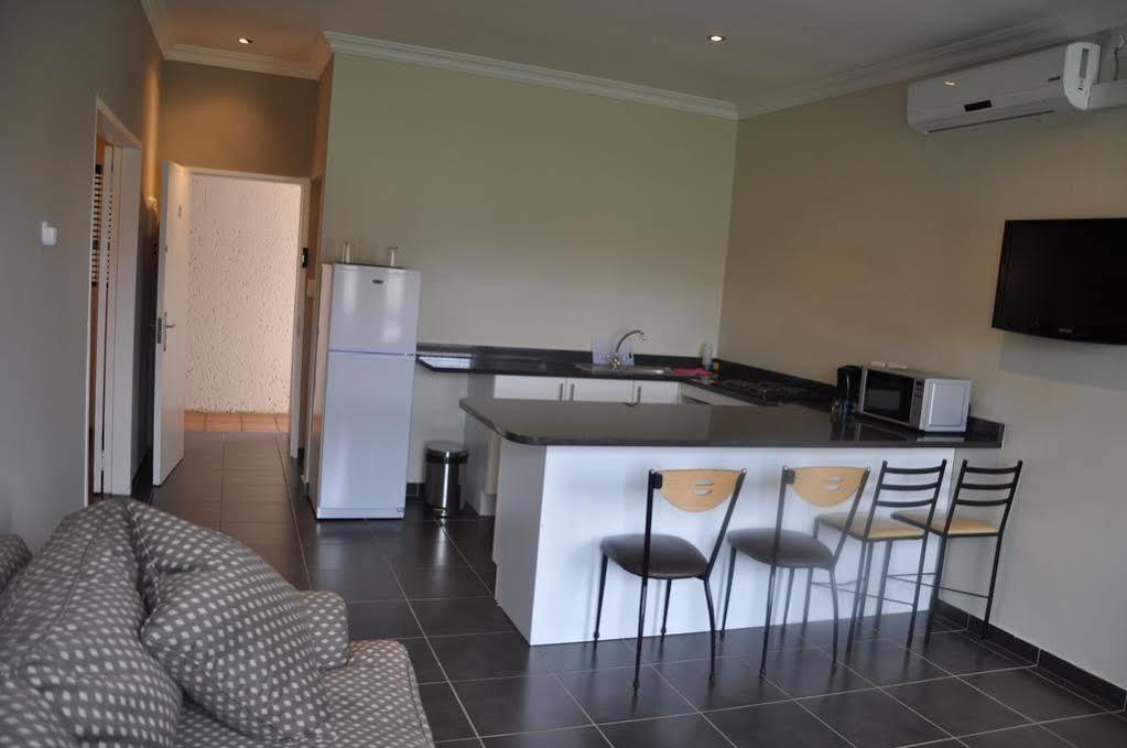 Vetho 2 Apartments Or Tambo Airport Kempton Park Esterno foto