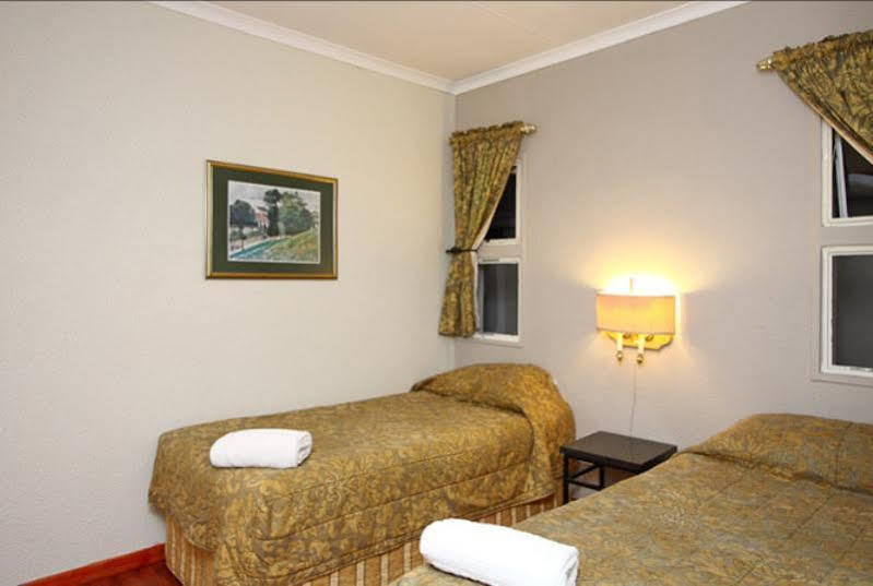 Vetho 2 Apartments Or Tambo Airport Kempton Park Esterno foto