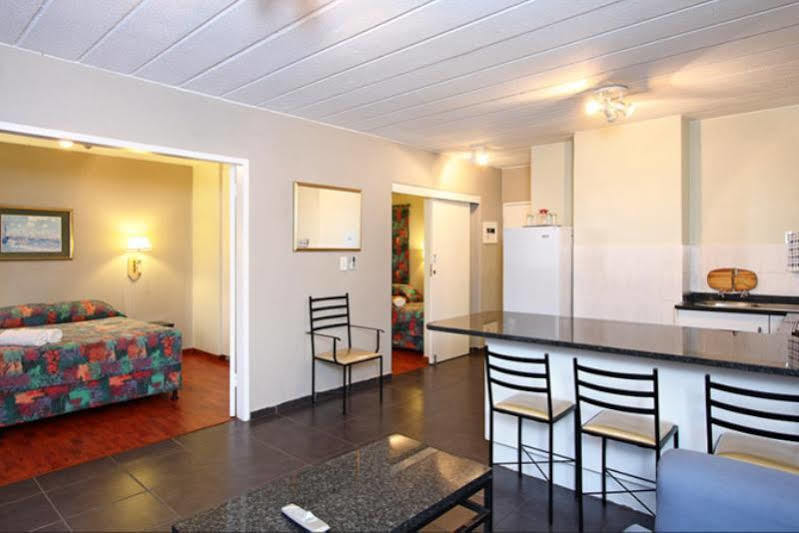 Vetho 2 Apartments Or Tambo Airport Kempton Park Esterno foto