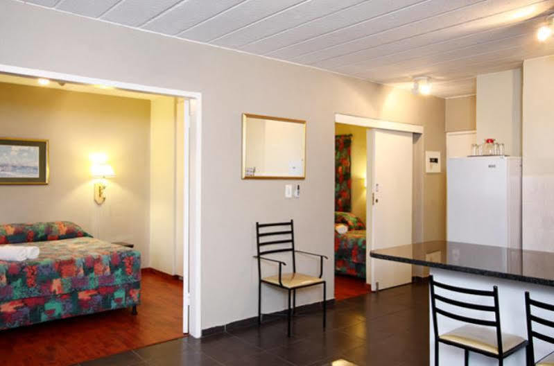 Vetho 2 Apartments Or Tambo Airport Kempton Park Esterno foto