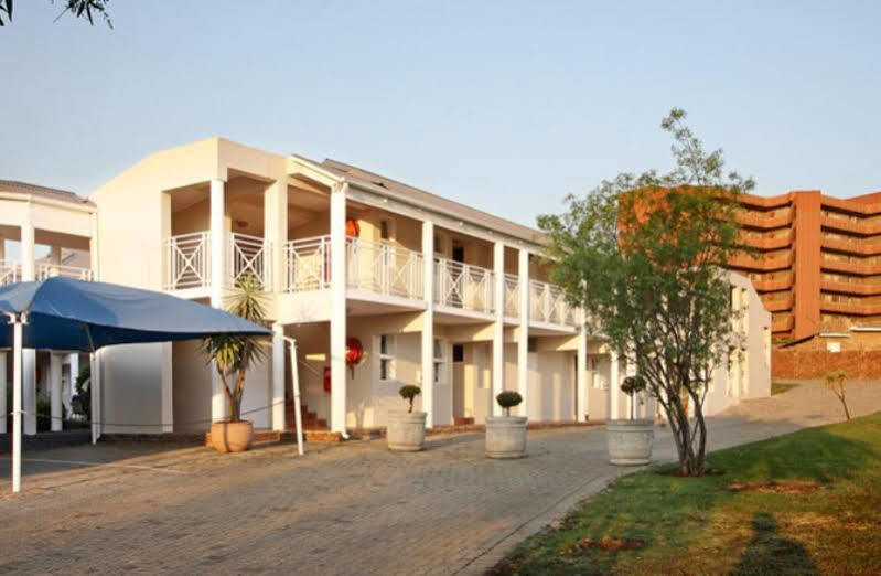 Vetho 2 Apartments Or Tambo Airport Kempton Park Esterno foto